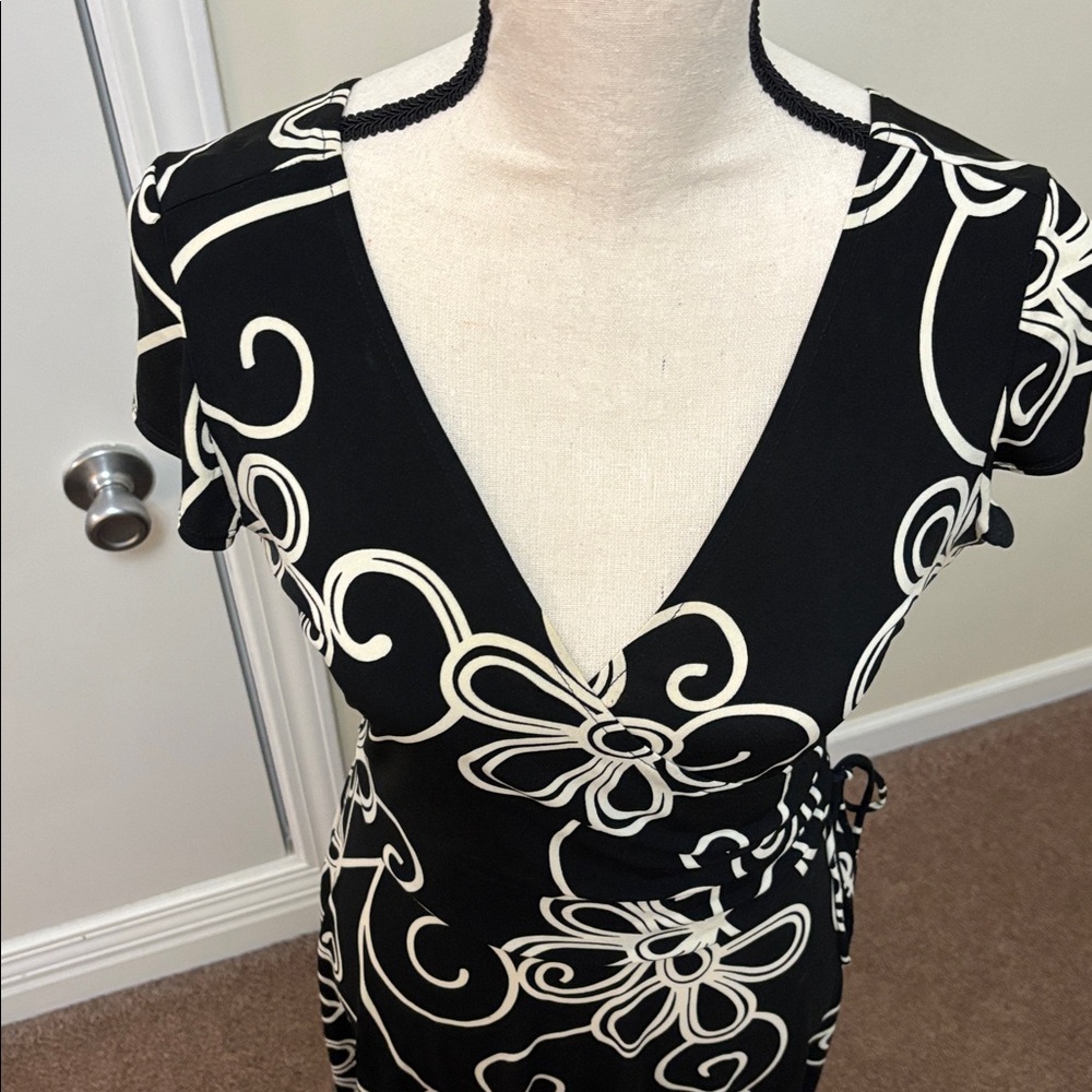 Dress Barn Black and White Swirl Asymmetrical Faux Wrap Dress size 10 - Picture 2 of 7